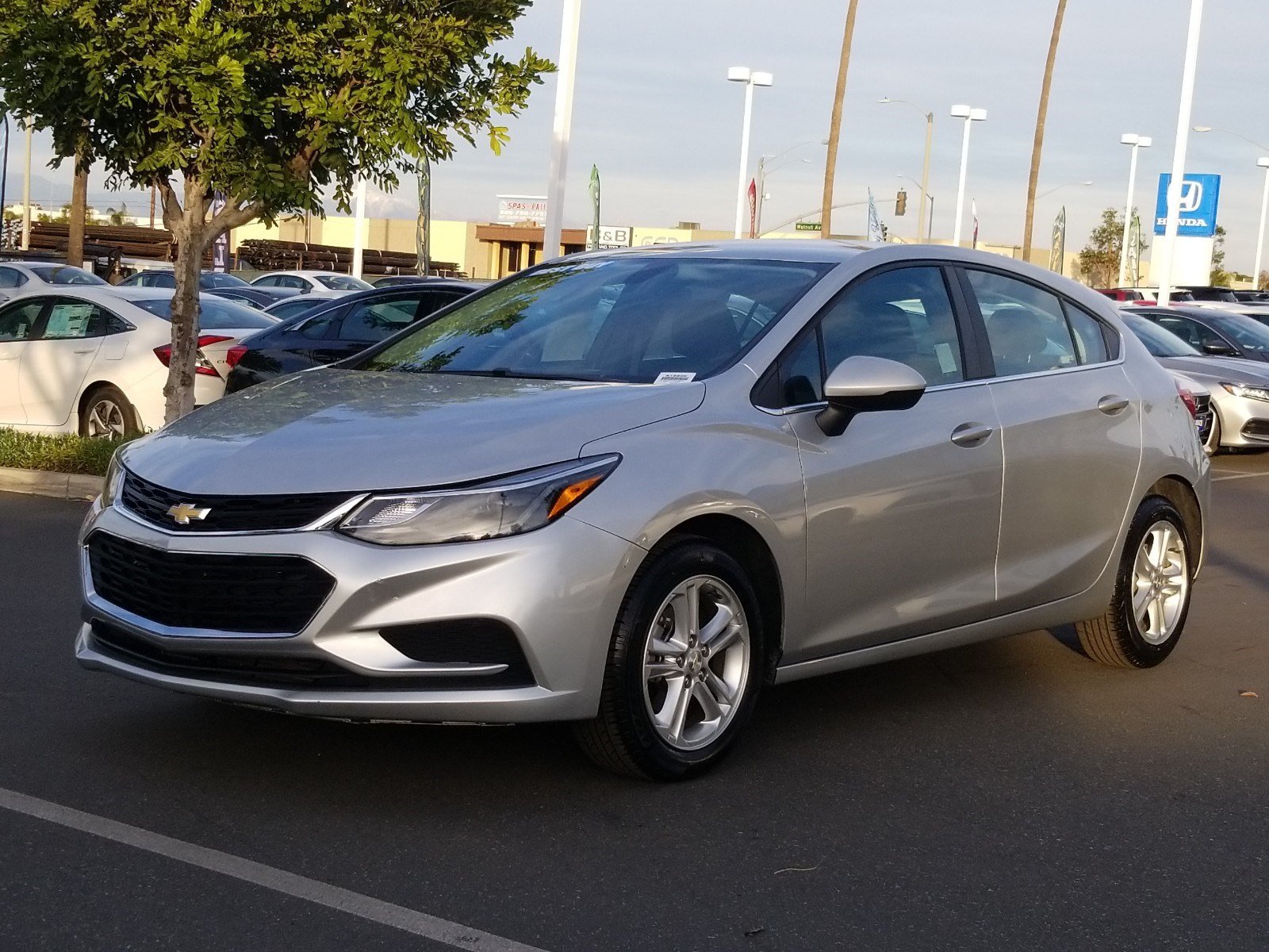 PreOwned 2017 Chevrolet Cruze LT Hatchback in Signal Hill