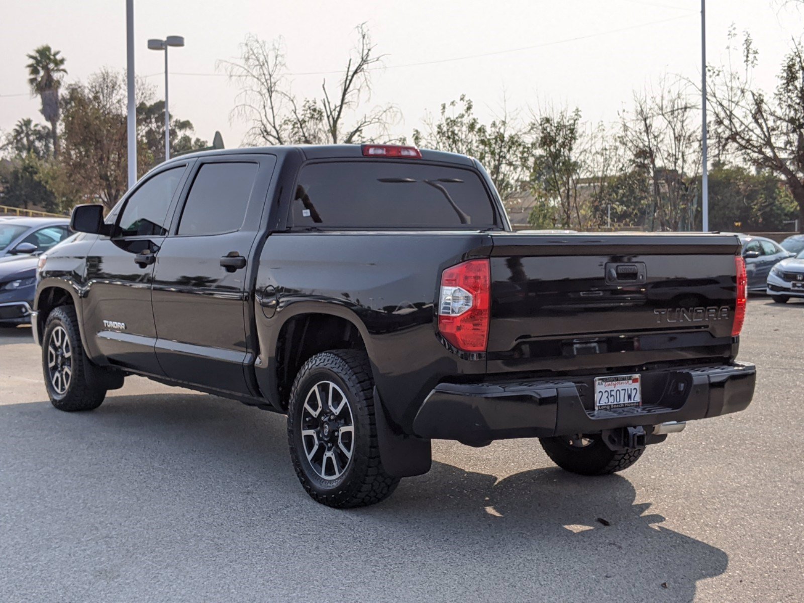 Pre-owned 2016 Toyota Tundra 4wd Truck Sr5 Crew Cab Pickup In Signal 